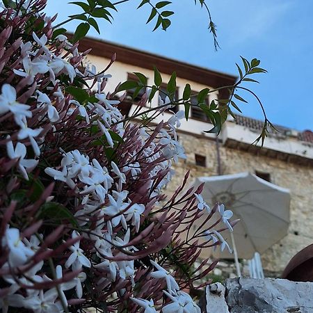 Guesthouse Alvaro Kadiu Berat Esterno foto