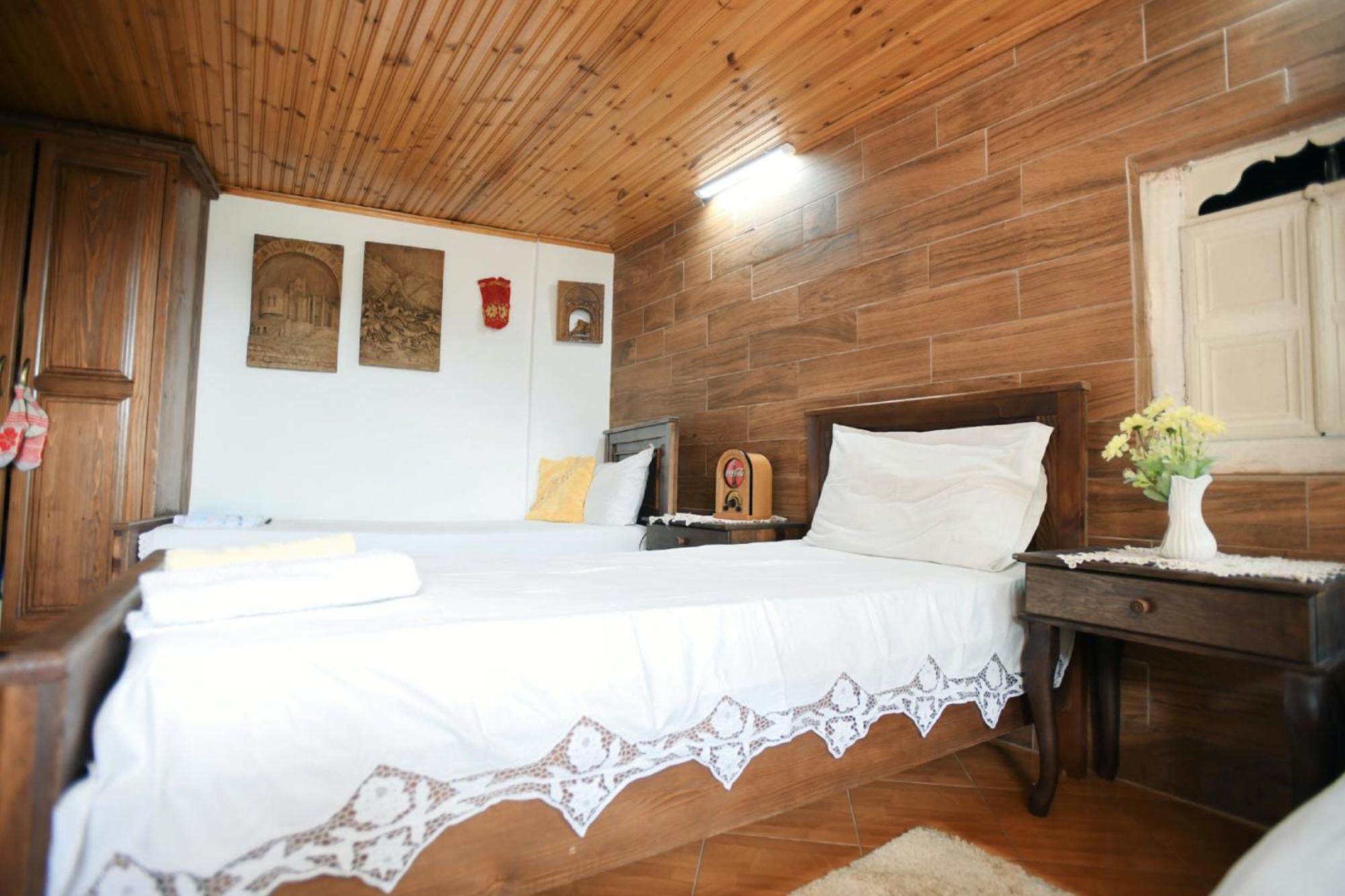 Guesthouse Alvaro Kadiu Berat Esterno foto